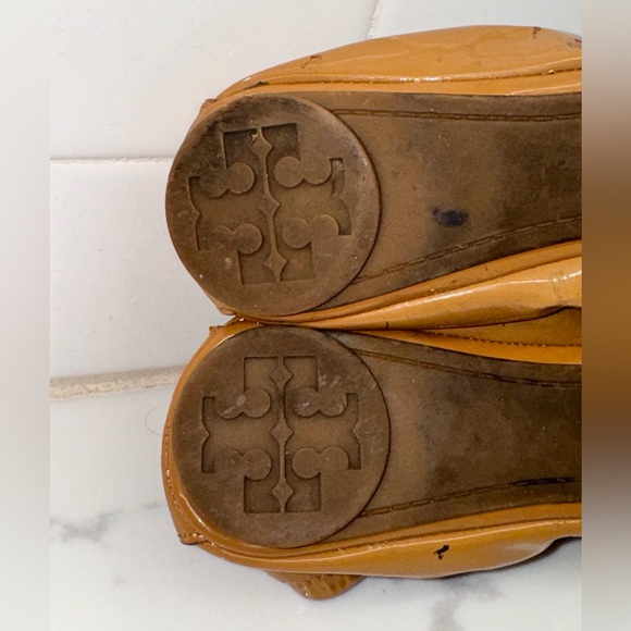 Tory Burch Eddie Logo Bow Patent Ballerina Flat Size 6 - Picture 11 of 13